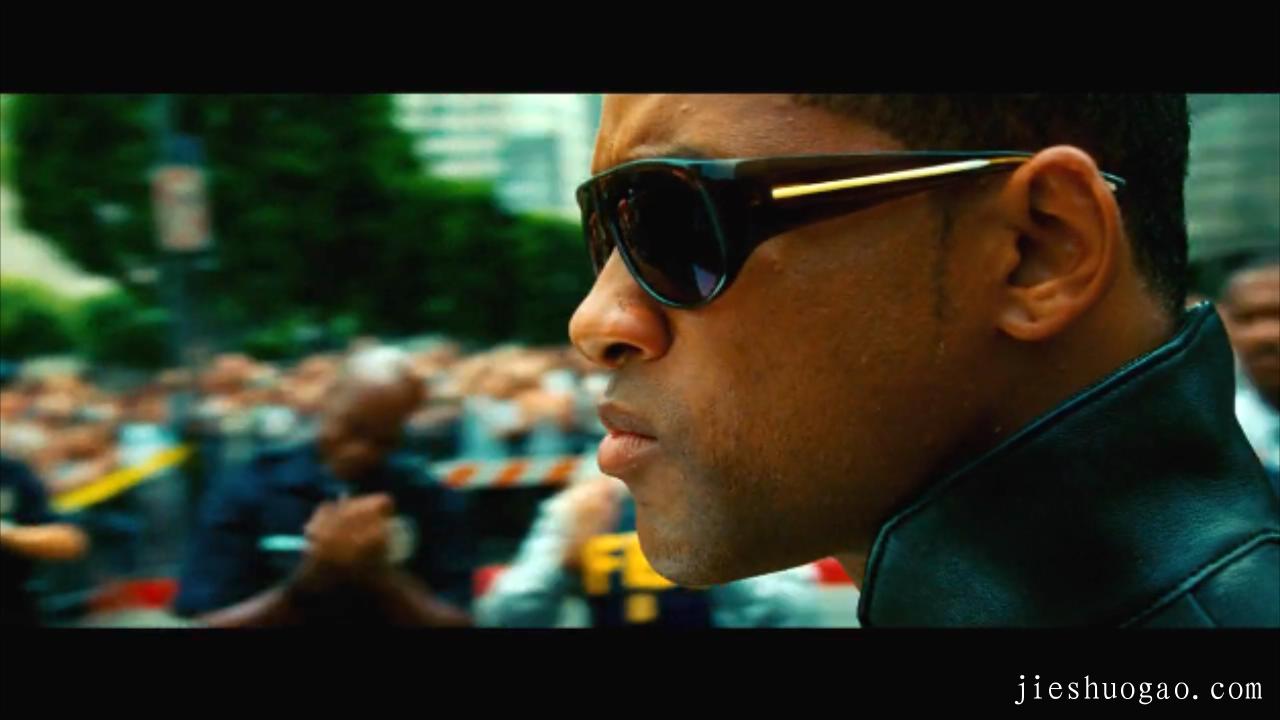 流浪汉化身超人，拯救世界|《全民超人汉考克》6分钟2192字解说稿