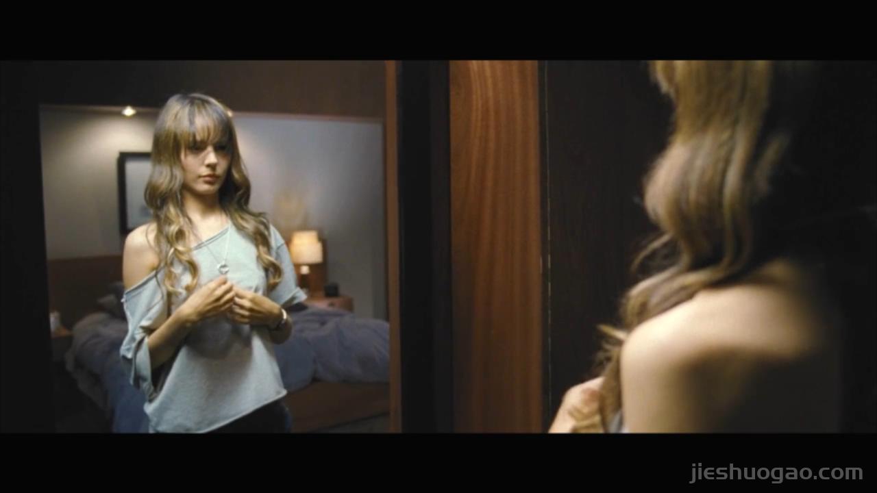 一男两女之间的惊魂游戏|《黑暗面》6分钟2269字解说稿